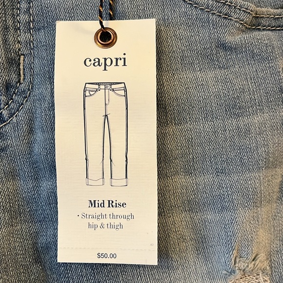 NWT Simply Vera Wang Capri Mid Rise Clear Sky Blue Roll Cuff Distressed Jeans 2 - Picture 2 of 15